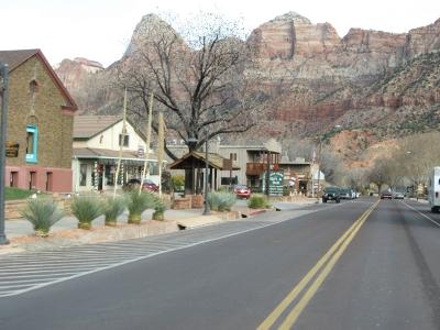 Springdale main street with Zion Canyon cliffs behind